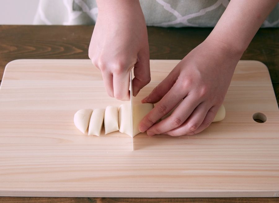 can a wooden cutting board go in the dishwasher