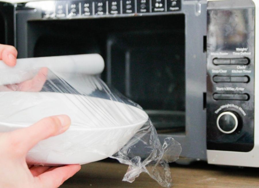 can cling wrap go in the microwave