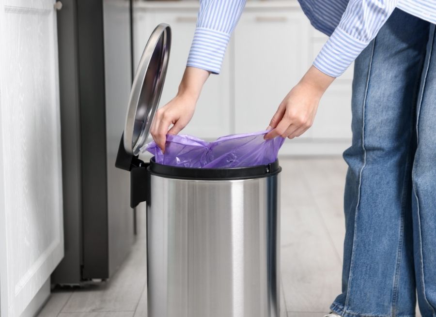 how many gallons is a kitchen trash can