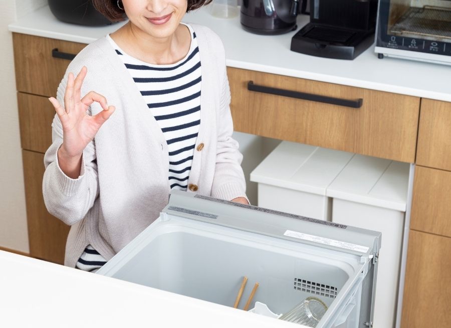 how much water does a dishwasher use per cycle