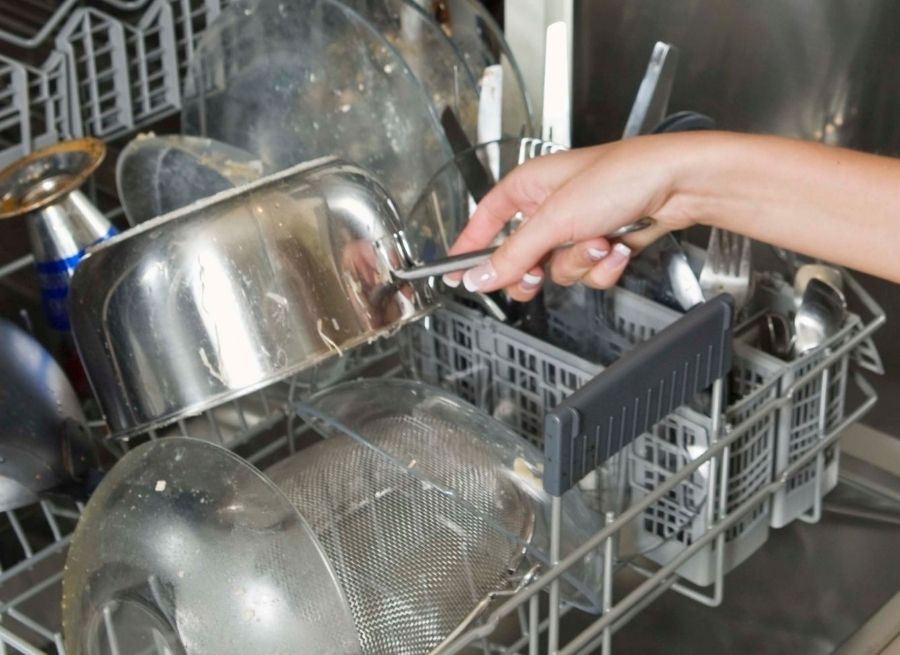 can stainless steel pans go in the dishwasher