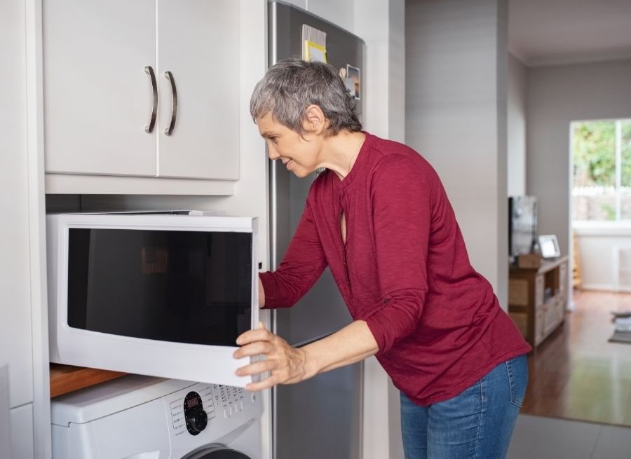 can you microwave plastic takeout containers