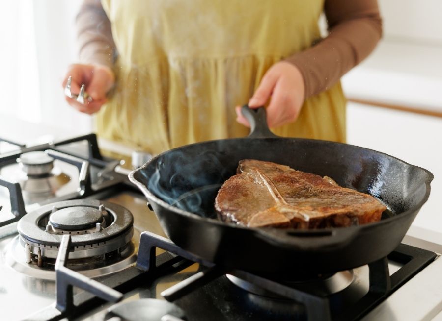 can you use a cast iron skillet on an electric stove