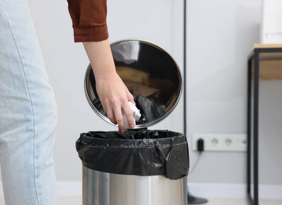 how many gallons is a kitchen trash can